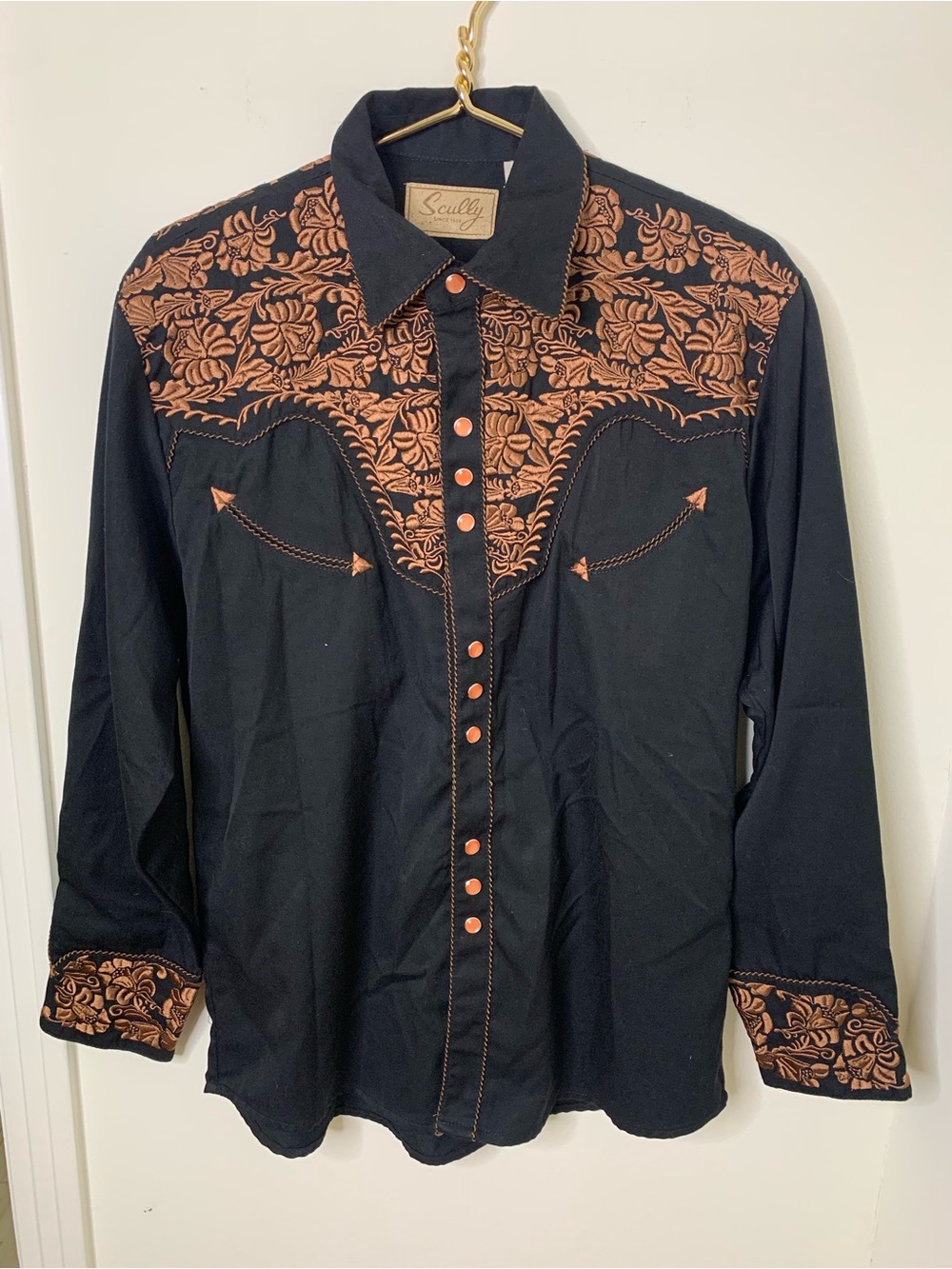 Scully shirt embroidered sz small men’s Black Western “Gunfighter” style